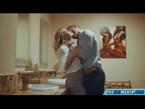 ❤️ Kad te prsata plavuša zavede u javnom toaletu Tvrdi porno u pornografiji bs.trysex.ru ❌